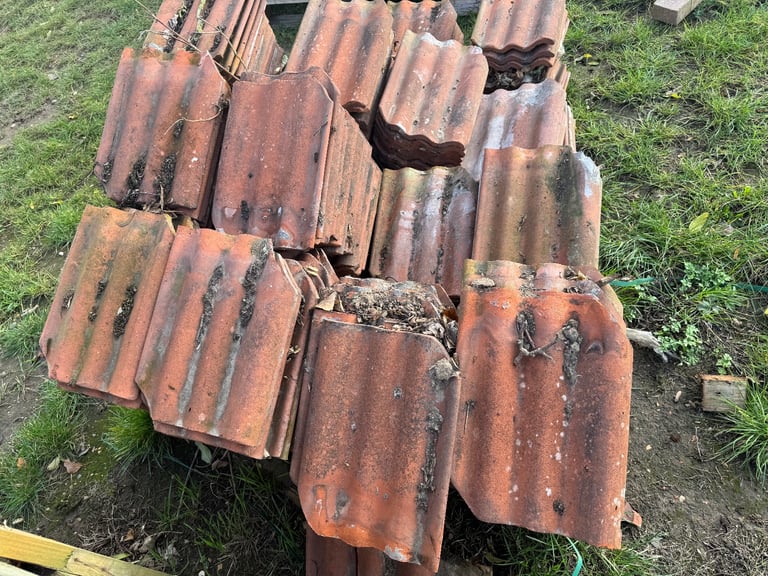 450 Reclaimed Clay Terracotta Corrugated Roof Tiles, Excellent Condition