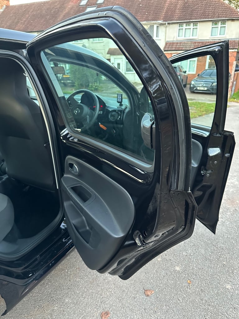 Volkswagen, UP, Hatchback, 2014, Manual, 999 (cc), 5 doors