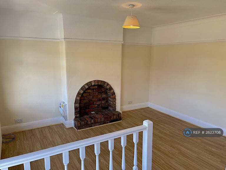 1 bedroom flat in Wilmslow Road, Handforth, Wilmslow, SK9 (1 bed) (#2623708)