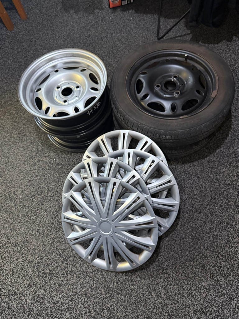 Smart fortwo 4 wheels, 2 tyers and 4 cover