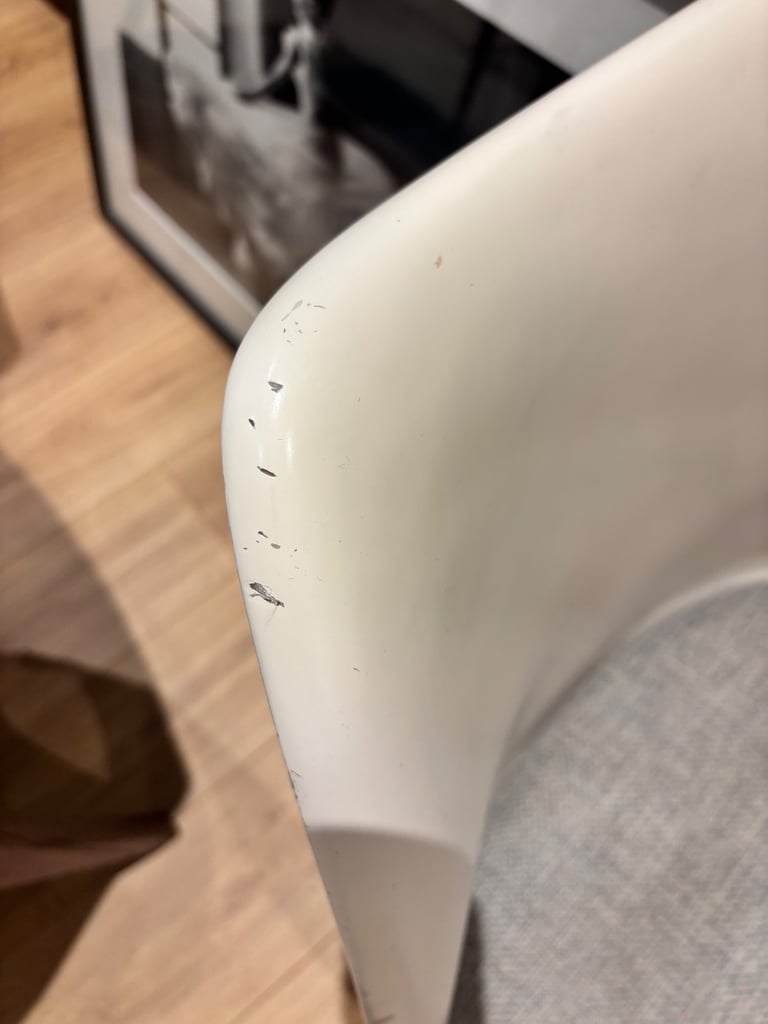 4x Eero Saarinen replica chairs
