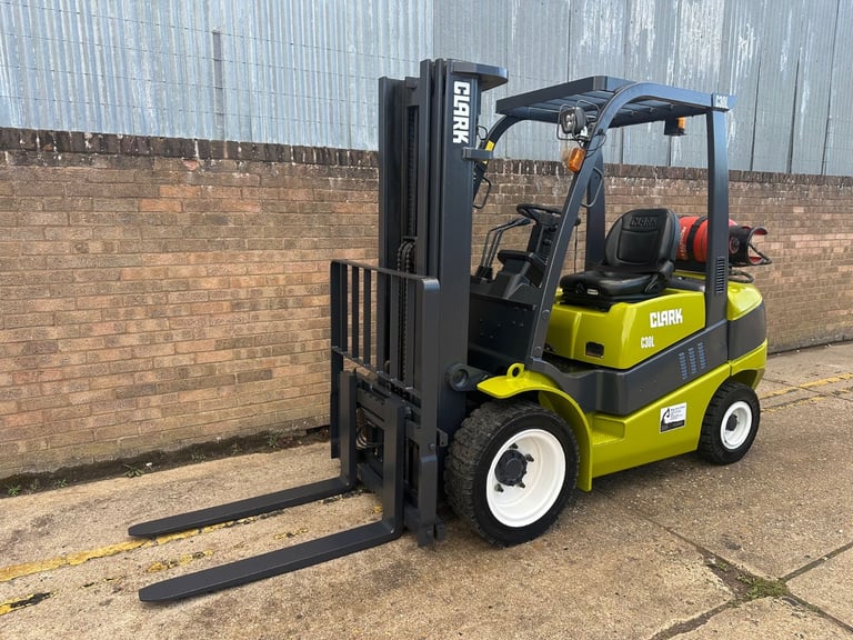 2015 Clark 3ton gas forklift