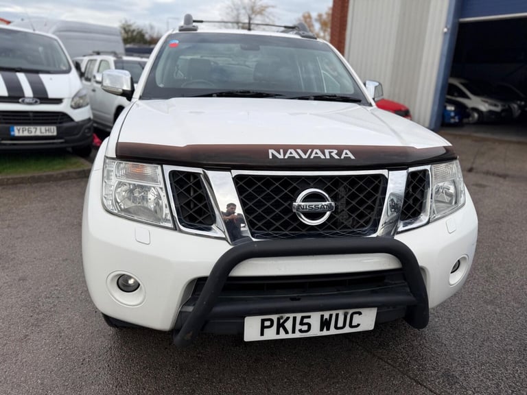 2015 Nissan Navara Double Cab Pick Up Tekna 2.5dCi 190 4WD Auto PICK UP DIESEL Automatic