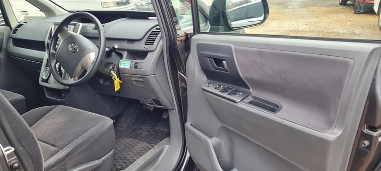 TOYOTA NOAH WELCAB WITH DISABILITY / DISABLED ACCESS SEAT
