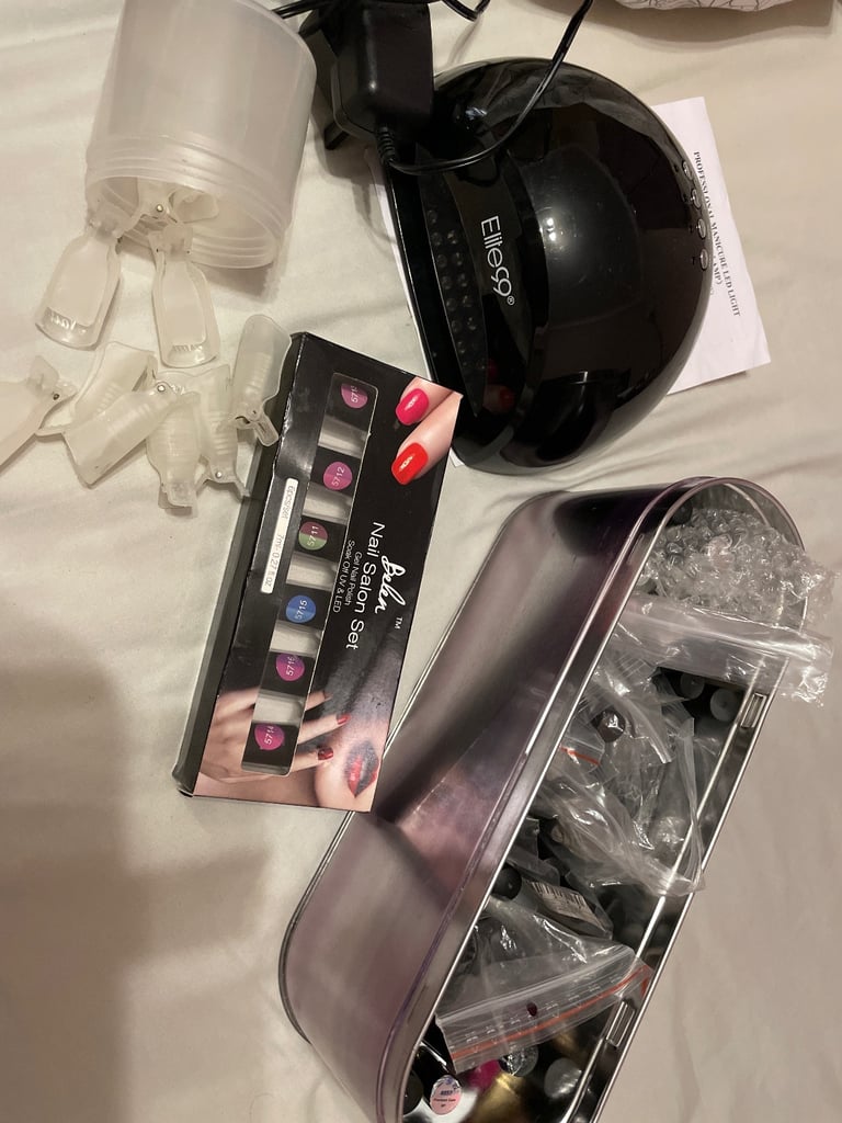 Bundle of gel nail varnishes and lamp