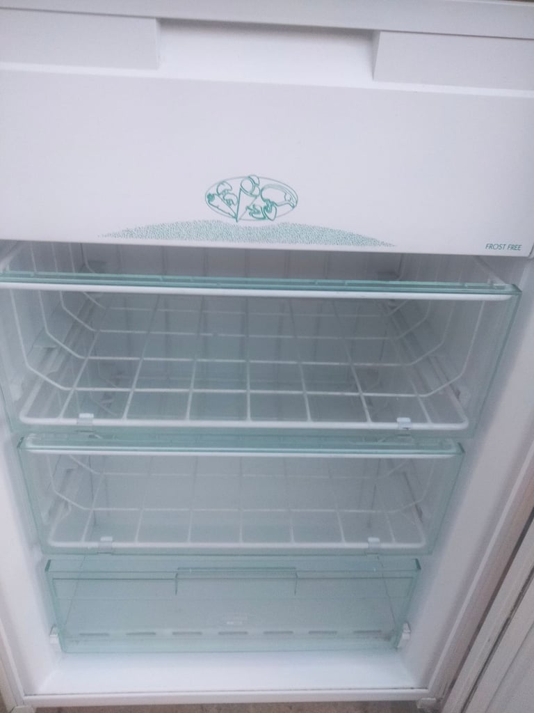 UNDER COUNTER HOTPOINT FREEZER FROST FREE 