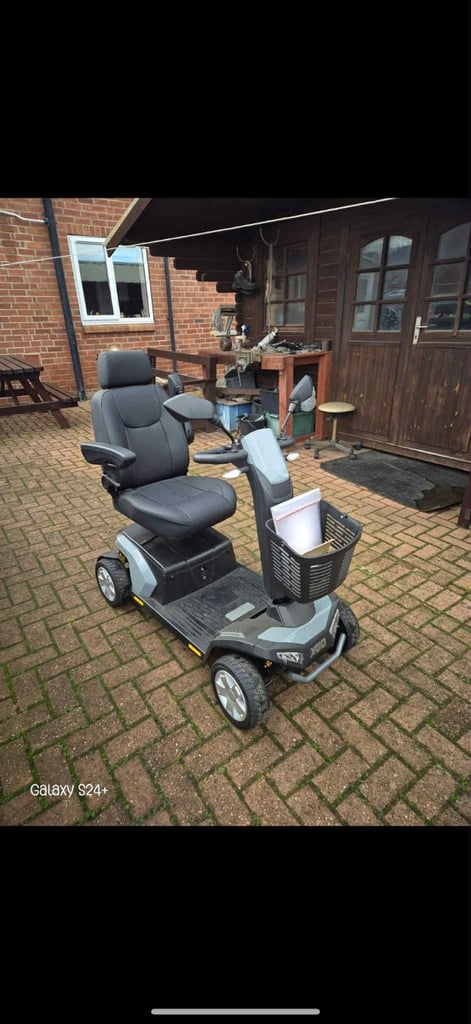 Brand new used a hand full of times 8mph mobility scooter 