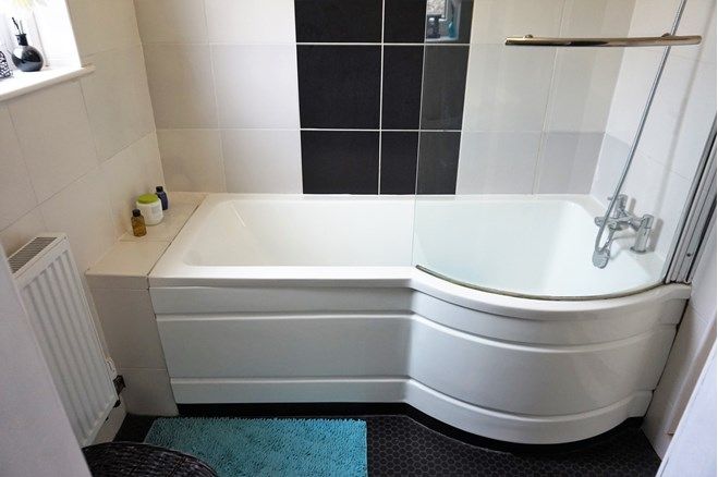Very near hospital, 2 Bathrooms, Bills Included 