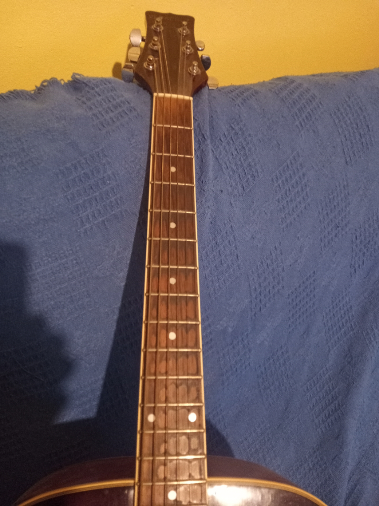 Acoustic guitar. Good condition