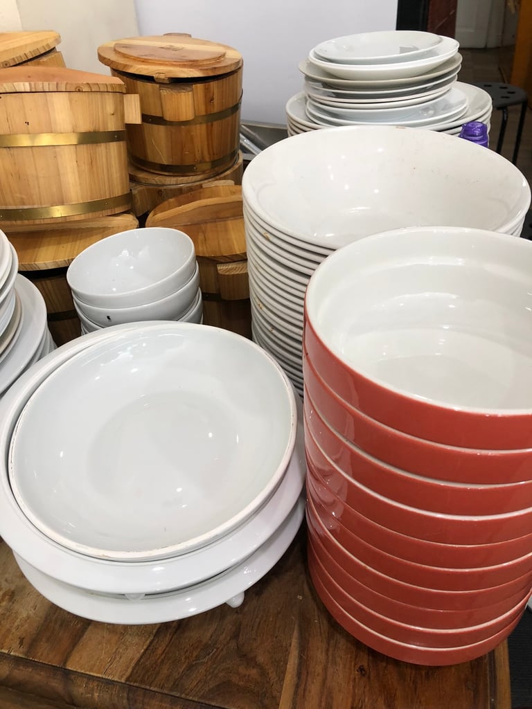 Free* plates and bowls 