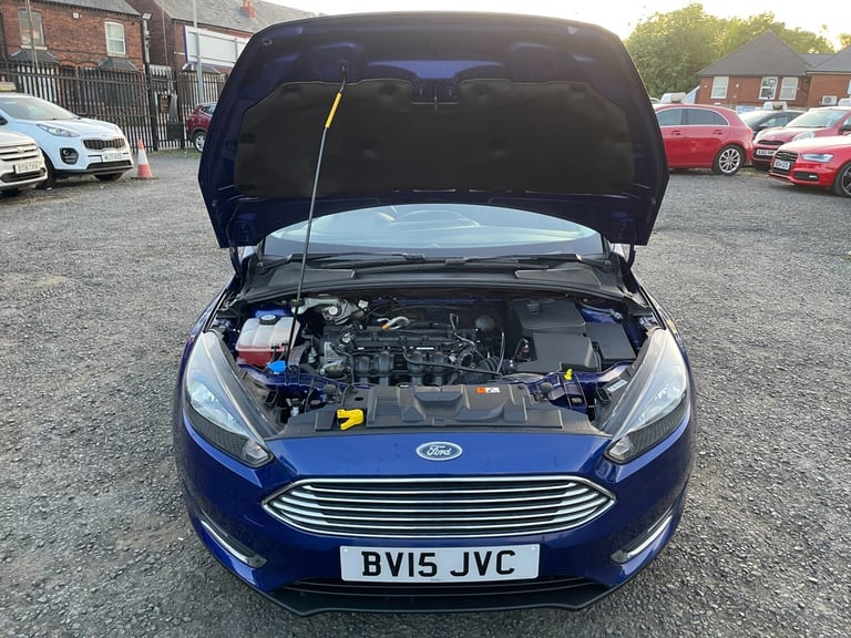 2015 Ford Focus TITANIUM 5-Door Petrol