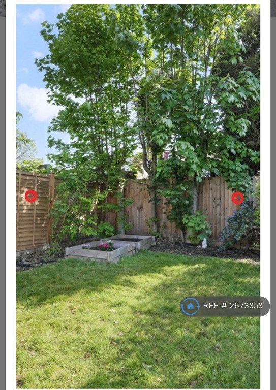 2 bedroom flat in Beresford Road, London, E17 (2 bed) (#2673858)