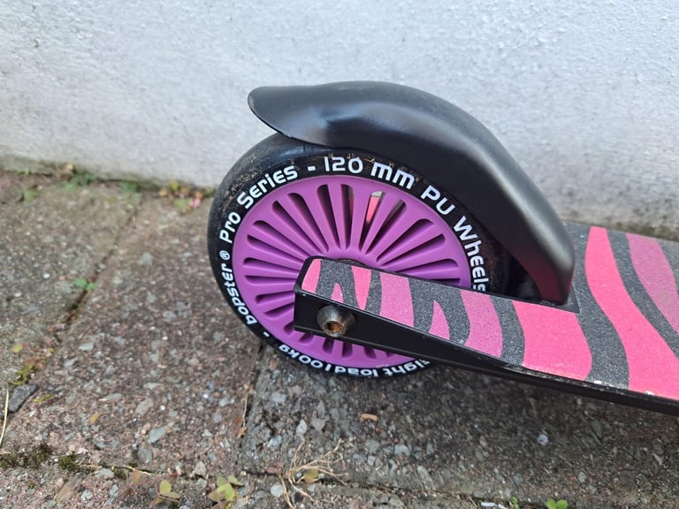 Bopster 2 Wheeled Folding Scooter- adjustable height handlebar.