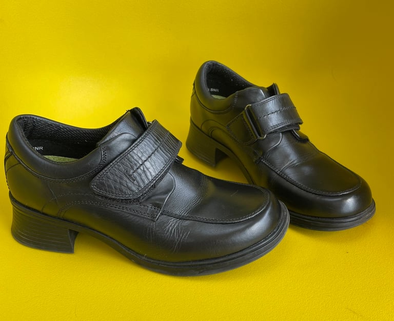 Hush Puppies size 4 black leather girl’s shoes