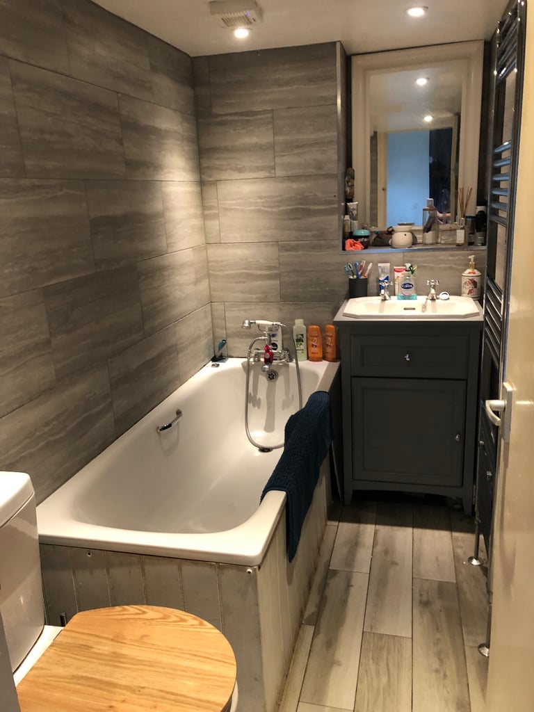 House exchange 2 bed in Shepherds Bush for 3 bed house 