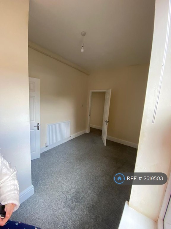 2 bedroom flat in West Street, Yeovil, BA20 (2 bed) (#2619503)