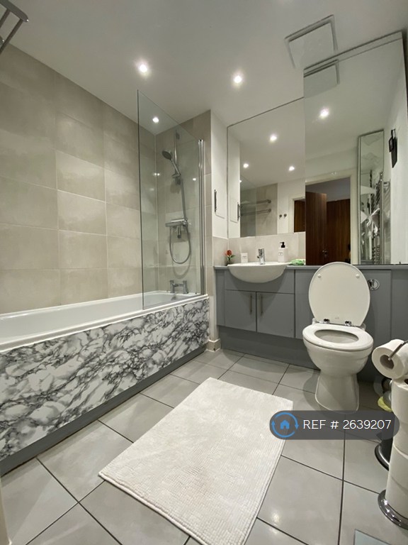 1 bedroom flat in Burgoyne House, Brentford, TW8 (1 bed) (#2639207)