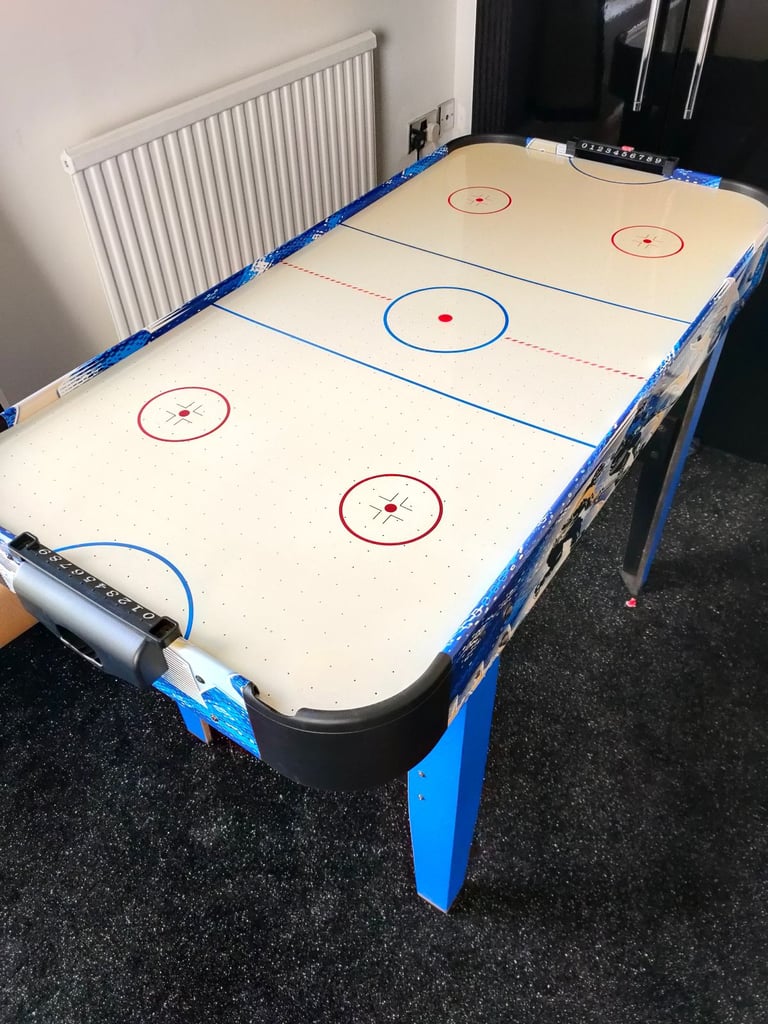 Air hockey table. **Free**