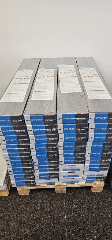 🎄 READY FOR AUTUMN & CHRISTMAS? GRAB LAMINATE FLOORING IN LEEDS! 🎄