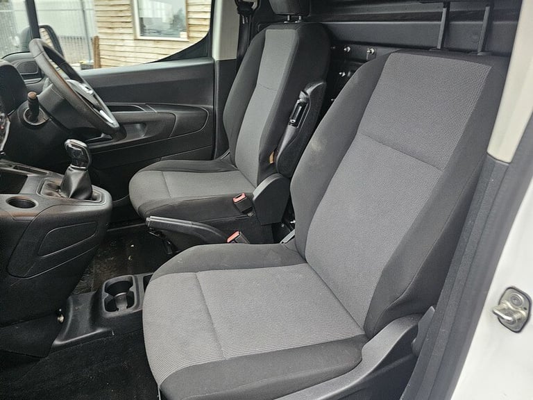 2020 Vauxhall Combo 2000 1.5 Turbo D 100ps H1 Sportive Van PANEL VAN DIESEL Manual