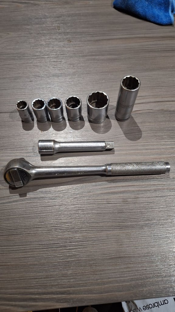 Ratchet /  Sockets / Extension. 