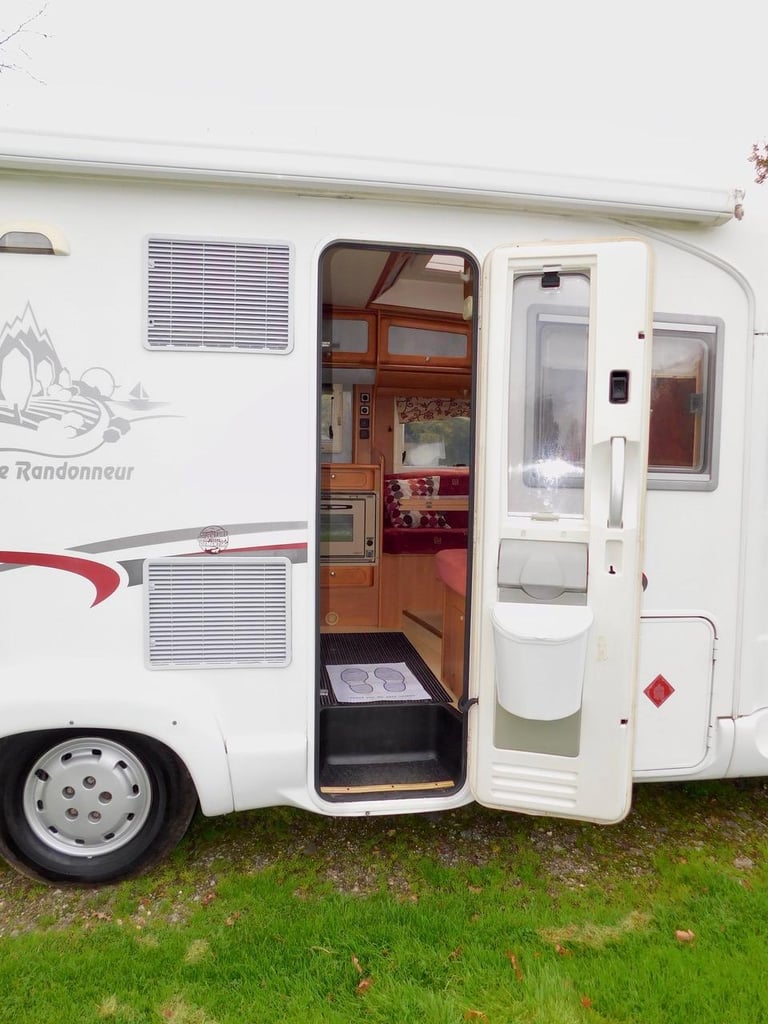 RAPIDO 786F Fiat 2.8 Jtd 4 Berth with Fixed Rear French DOUBLE BED for Sale