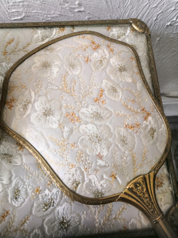 VINTAGE 7 PIECE VANITY SET 