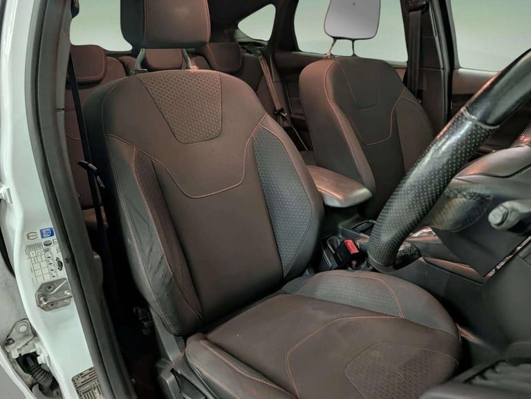 2017 Ford Focus 1.0T EcoBoost ST-Line Euro 6 (s/s) 5dr HATCHBACK Petrol Manual