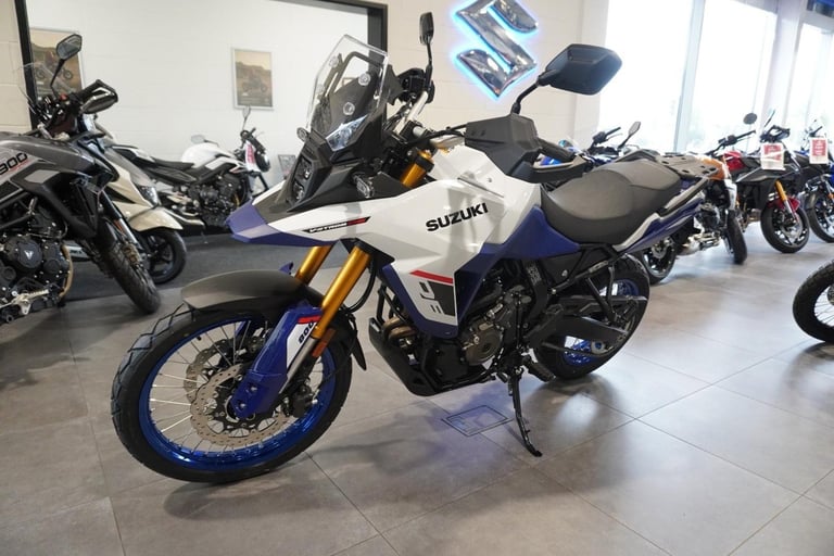 Suzuki V-Strom 800 DE, 2025, Pearl Tech White. IN STOCK NOW