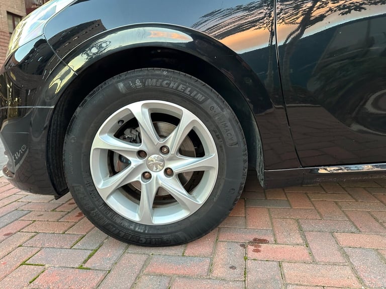 2016 Peugeot 208 1.2 PureTech Active Euro 6 5dr HATCHBACK Petrol Manual