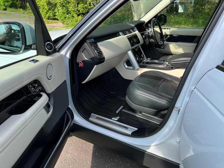 August 2018 Land Rover Range Rover 3.0 SD V6 Autobiography (275) Automatic SUV