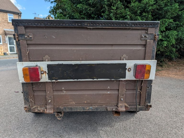 Wooden and metal trailer. 4 ft by 3 ft (Internal 3 ft 10 ins x 2 ft 10 ins)