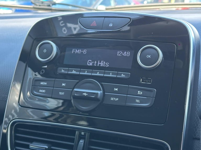 2017 Renault Clio 1.5 Play DCi 90 Diesel Manual 5 Door Hatchback Silver