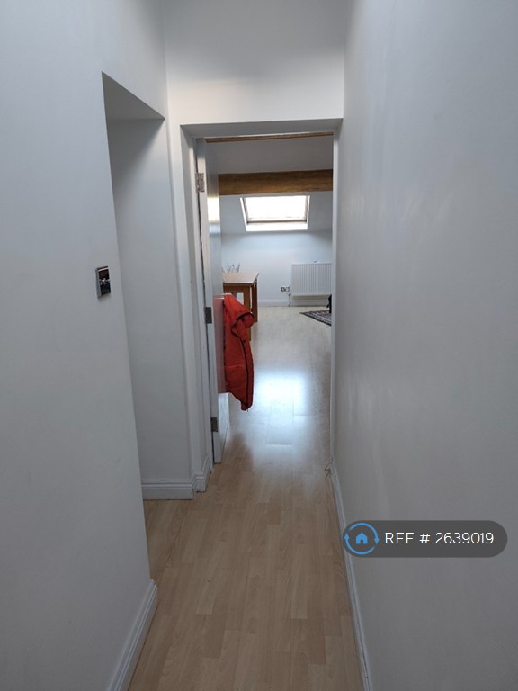 2 bedroom flat in Clare Road, Halifax, HX1 (2 bed) (#2639019)