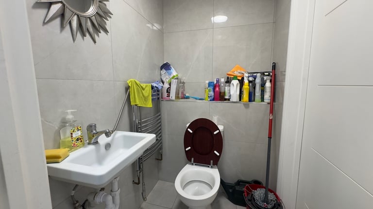 Shop with E-Class Use – Prime Cromwell Road Location