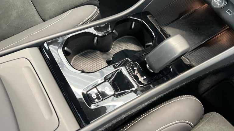 2025 Volvo XC40 Black Edition Plus, B3 Mild hybrid, Petrol (Rear Camera, BLIS) Estate Petrol Auto...