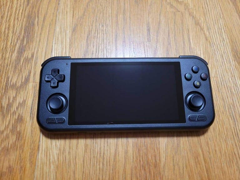 Retroid Pocket 4 Pro handheld with Carry Case
