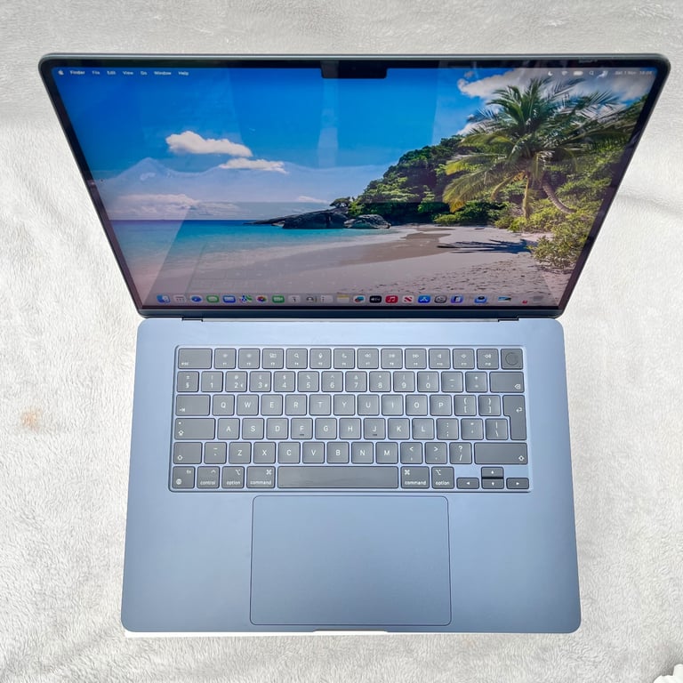 2024 MacBook Air 15” ( M3 - 16GB - 500GB SSD - 100% Battery) Apple accidental Warranty 