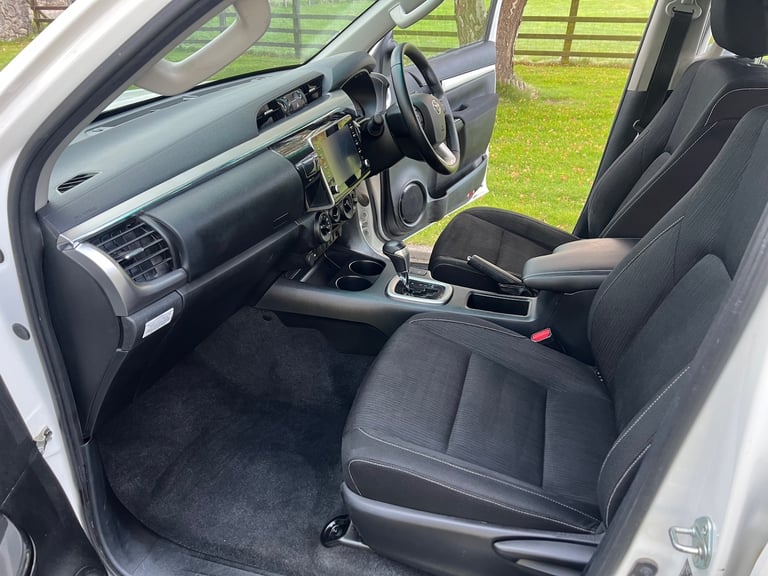 TOYOTA HILUX 2.4 D-4D 150PS ICON AUTOMATIC 4X4 UTILITY PICKUP 73 29,700 MILES