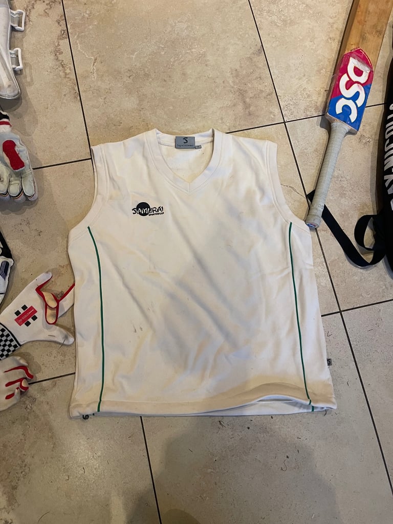 Complete junior/youth cricket gear