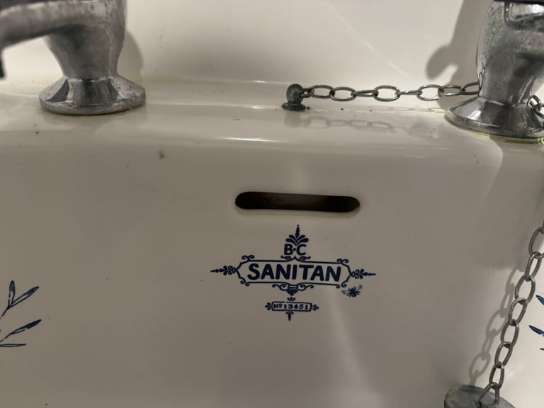 Vintage bathroom suite