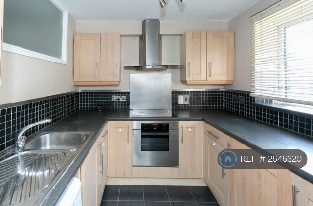 2 bedroom flat in Peregrine Close, Watford, WD25 (2 bed) (#2646320)