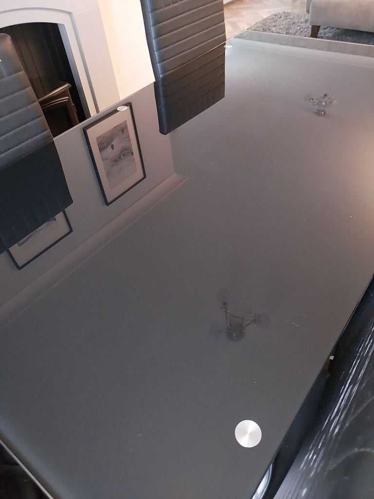 Free dining table