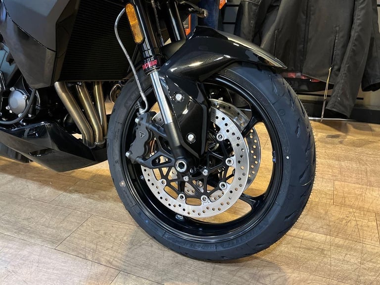 2025 Triumph Tiger 800 Sport PREMIUM Petrol black 6 Speed