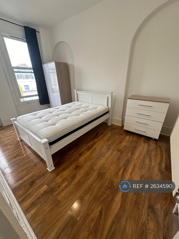 image for 2 bedroom flat in Lewisham Way, New Cross, Deptford, London Bridge, Greenwich (2 bed) (#2634590)