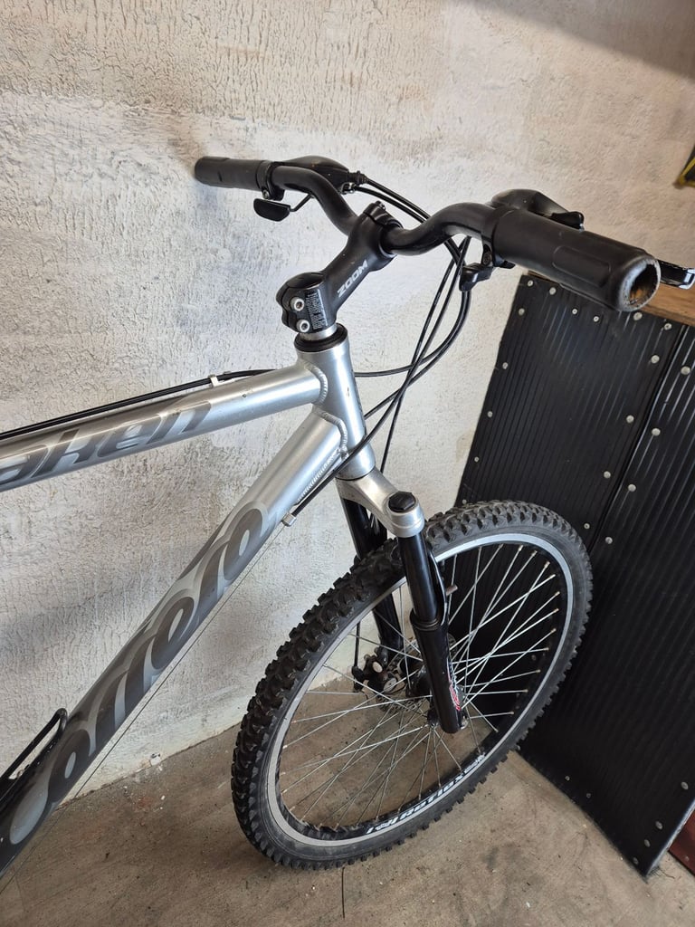 Carrera Kraken Bike - 21 Speed – 26 inch wheels.