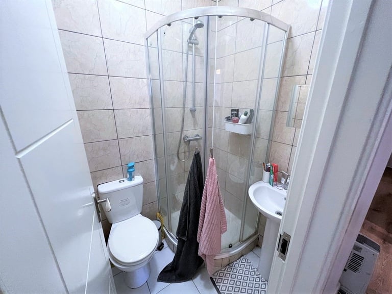 4 bedroom house in WATFORD WAY, HENDON, NW4 4XA