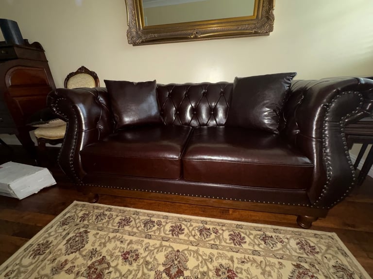 Henbury chesterfield sofa