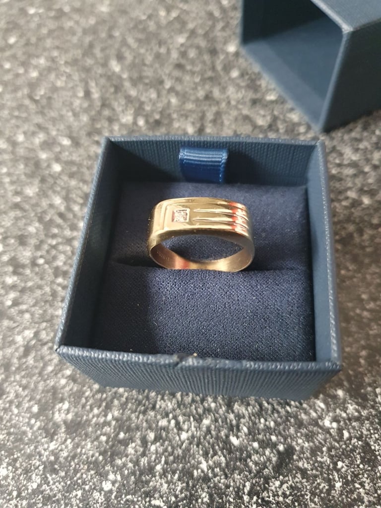 9ct Yellow Gold 0.01ct Diamond Patterned Signet Ring