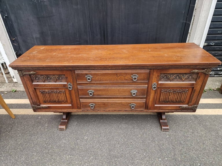 Oak sideboard/ chest of draws